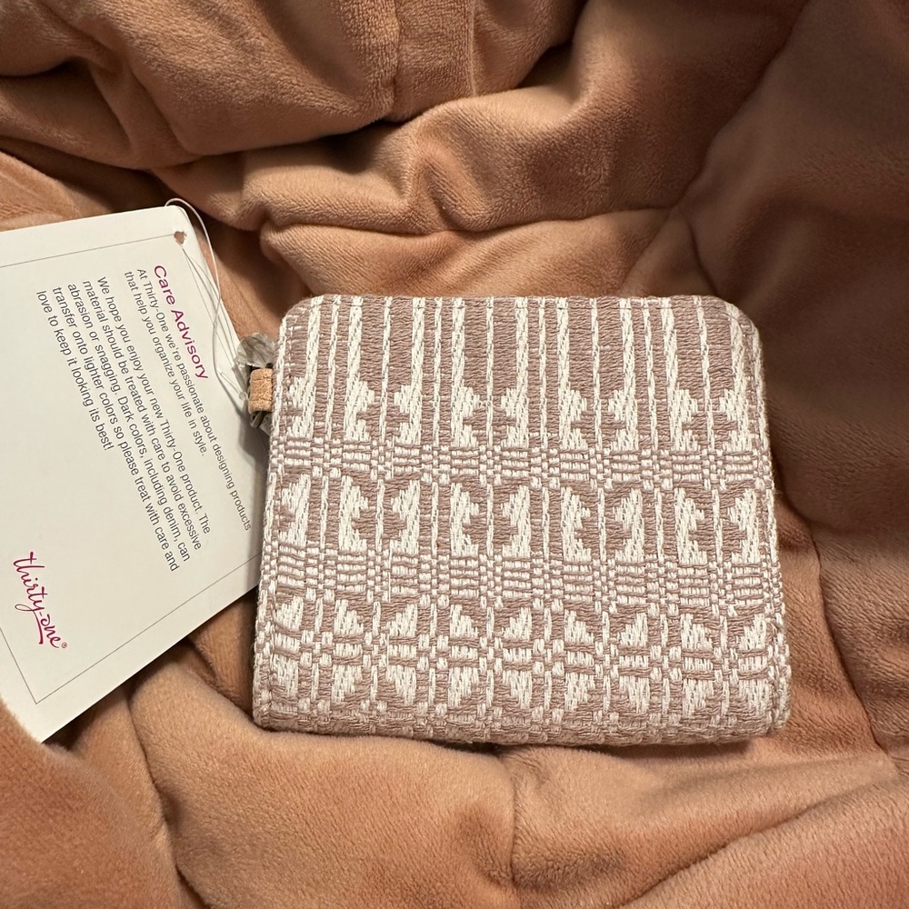 Thirty-One Beige and White Patterned Wallet